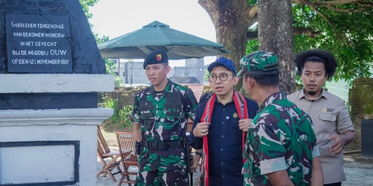 Pangdam XV/Pattimura Dampingi Menteri Kebudayaan RI Tinjau Benteng Nieuw Victoria