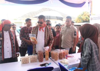 Gubernur Maluku Tinjau Pameran 30 UMKM di Pelabuhan Ina Marina Masohi