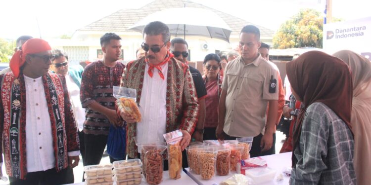 Gubernur Maluku Tinjau Pameran 30 UMKM di Pelabuhan Ina Marina Masohi