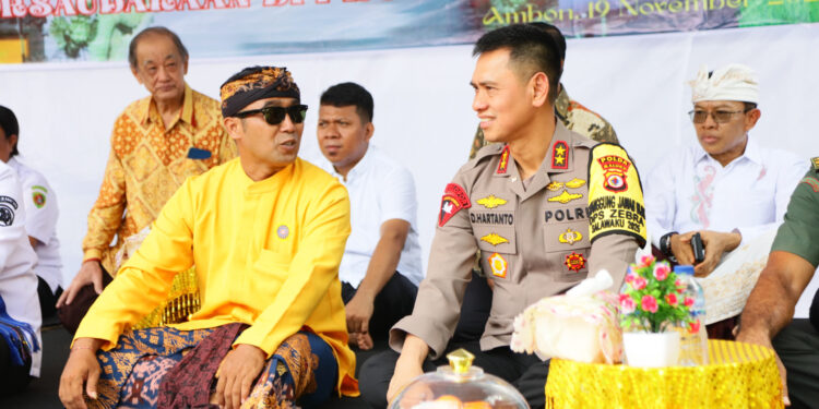 Kapolda Maluku  Hadiri Upacara Perayaan Hari Suci Galungan di Pura Siwa Stana Giri