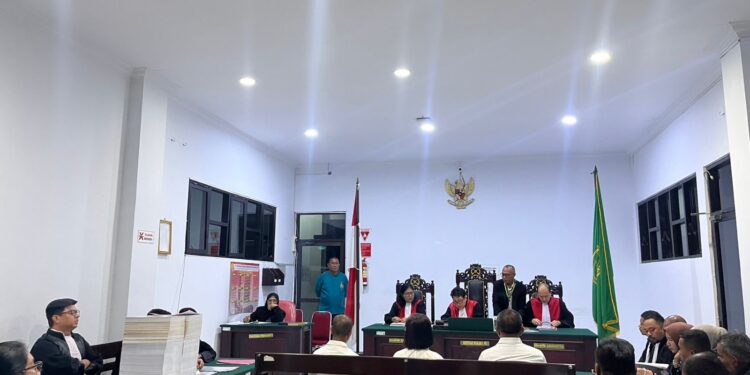 Sidang Perdana, Petrus Fatlolon Hingga Petinggi PT Tanimbar Energi Didakwa Korupsi APBD