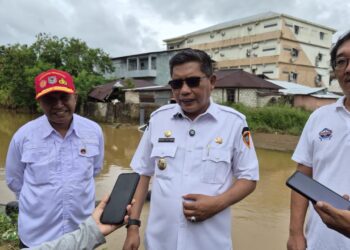 DLHP Pasang Tiga Trash Boom di 3 Sungai di Ambon