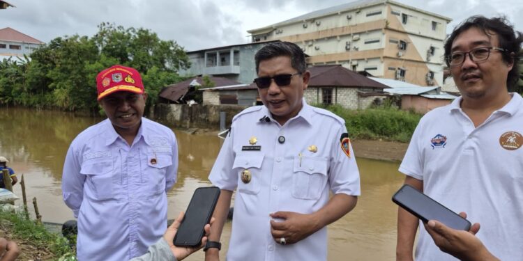 DLHP Pasang Tiga Trash Boom di 3 Sungai di Ambon
