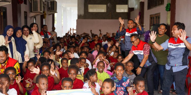 Pertamina Patra Niaga Papua Maluku Berbagi Kebahagiaan dengan 375 Anak Yatim di 8 Panti Asuhan