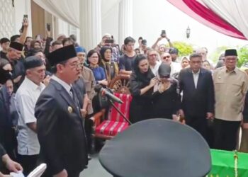 Gubernur Hendrik Lewerissa Pimpin Upacara Kedinasan Almarhum Said Assagaff