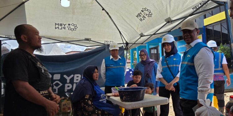 Direksi dan Relawan PLN Turun Langsung Pastikan Percepatan Pemulihan Fasilitas Umum di Aceh