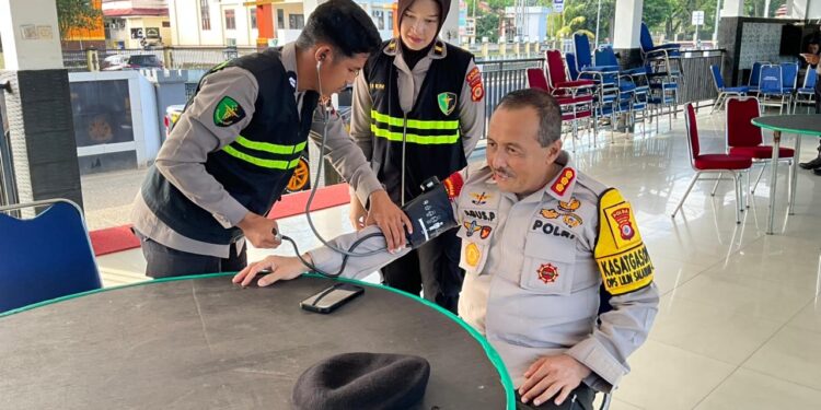 Pastikan Kesiapan Satgas Ops Lilin Salawaku 2025, Polda Maluku Periksa Kesehatan Personel