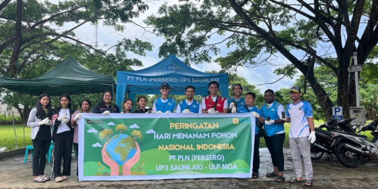 ULP Moa Gandeng Angkatan Muda Gereja Ranting Nazaret Lakukan Penanaman Pohon di Area PLTD