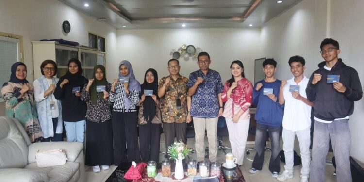 BRI Salurkan Beasiswa Yayasan Baitul Maal Kepada Mahasiswa Universitas Pattimura