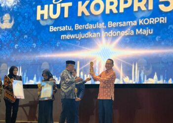 Perintis BPJS Kesehatan, Fachmi Idris, Raih Life Achievement KORPRI Award
