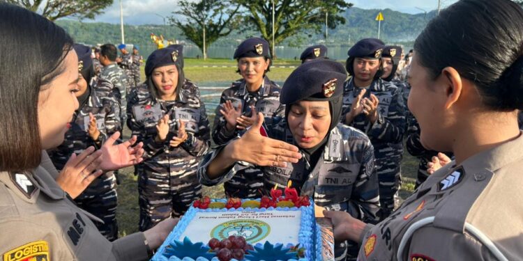 Perkuat Soliditas Srikandi TNI–Polri, Polwan Polda Maluku Beri Kejutan HUT Kowal ke-63