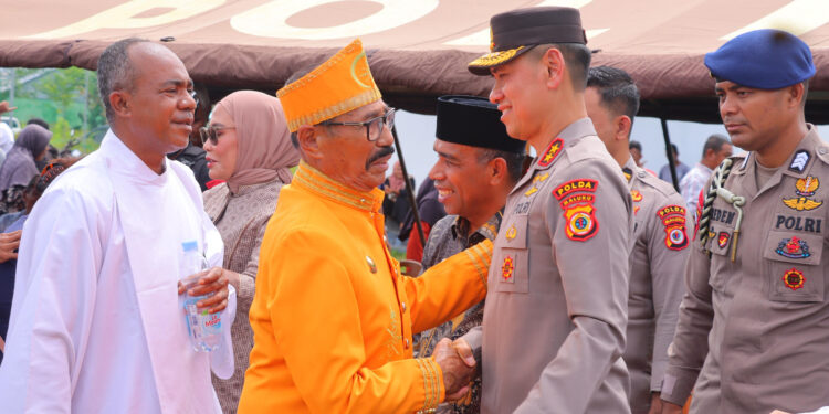 Hadiri Prosesi Ritual Adat Perdamaian di Desa Ngadi, Ini Pesan Kapolda Maluku