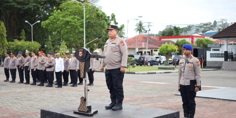 Wakapolda Maluku Pimpin Apel Gabungan Tegaskan Profesional dan Ikhlas Layani Masyarakat