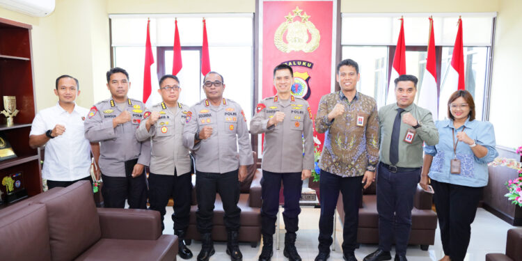 Kapolda dan OJK Maluku Silaturahmi Perkuat Sinergi Perlindungan Masyarakat dari Investasi Ilegal dan Pinjol