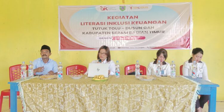 OJK Maluku Perkuat Literasi dan Inklusi Keuangan Masyarakat Negeri Gah SBT