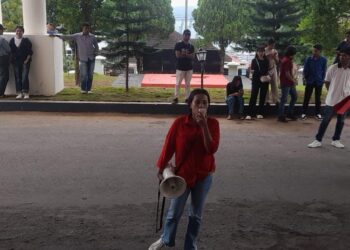 Mahasiswa MBD Demo Kantor Gubernur dan DPRD Maluku, Protes Rute KM Sabuk Nusantara