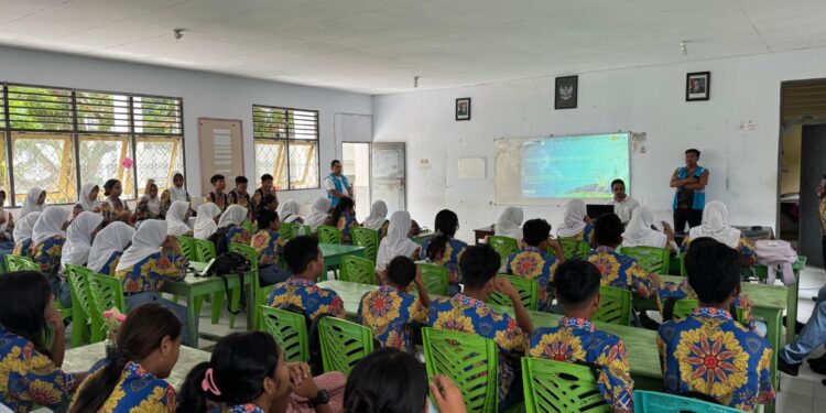 PLN UIW MMU Gelar Edukasi di SMA Negeri 1 Tual