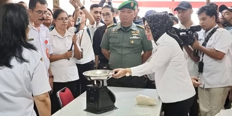 Sidak Distributor, Wawali Ambon Temukan Timbangan Belum Ditera