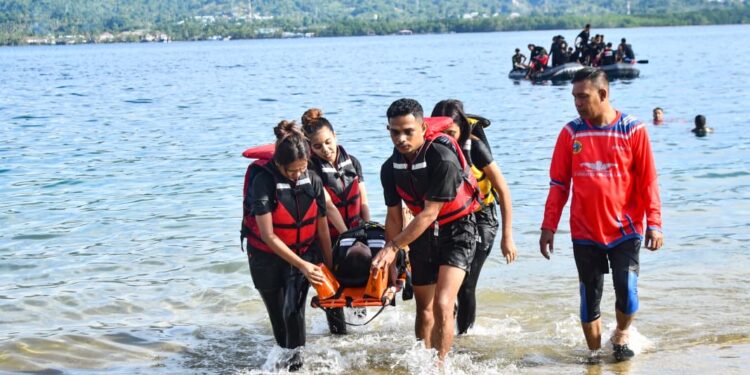 Tingkatkan Kompetensi, Kodaeral IX Beri Pelatihan Evakuasi Medis Laut Bagi Mahasiswa STIKes Pasapua Ambon