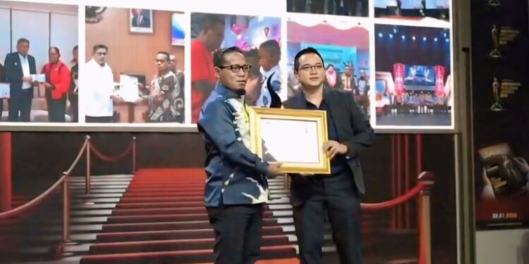 Ketua DPRD Kota Ambon Raih Dua Penghargaan Nasional Indonesia Golden Awards 2026
