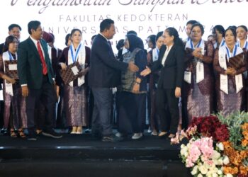 Wagub Abdullah Vanath Hadiri Pengambilan Sumpah 71 Dokter Baru FK Unpatti Angkatan ke-37