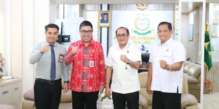 Kajati Maluku Terima Kunjungan Kepala OJK, Bahas Penguatan Sinergi Penegakan Hukum Sektor Keuangan