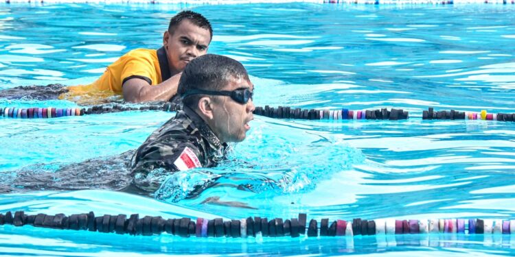 Lengkapi Data Kemampuan Garjas, PJU dan Kasatker Kodaeral lX Jalani Tes Renang Militer