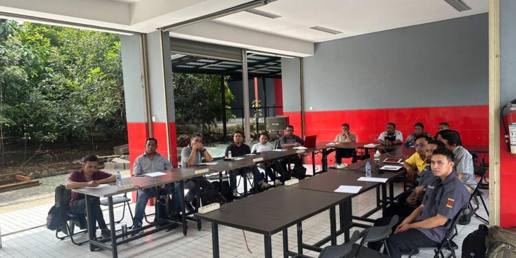 PLN Dorong Electrifying Lifestyle di Maluku melalui Program Konversi Motor Listrik