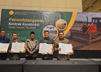 Wujudkan Swasembada, Pangdam Pattimura Teken Kontrak Cetak Sawah 1.454 Hektar