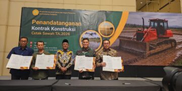 Wujudkan Swasembada, Pangdam Pattimura Teken Kontrak Cetak Sawah 1.454 Hektar