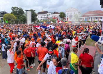 7.000 Warga Ambon Kenakan Jersey Negara Peserta Piala Dunia dalam Amboina Colour Fun Walk 2026