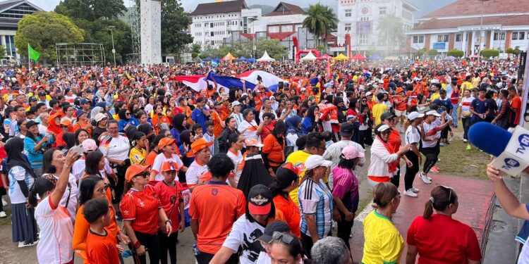 7.000 Warga Ambon Kenakan Jersey Negara Peserta Piala Dunia dalam Amboina Colour Fun Walk 2026