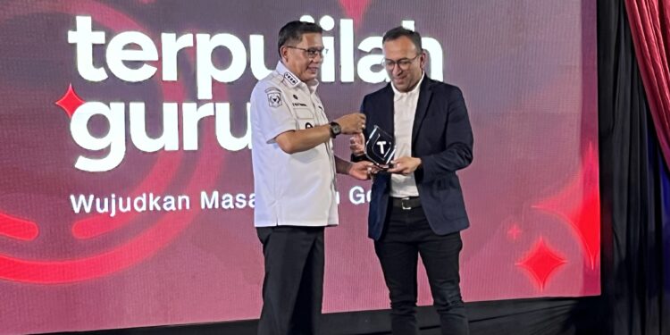 Terpujilah GURU Karya Telkomsel Hadir di Ambon, Walikota Soroti Pentingnya Peran Pendidik